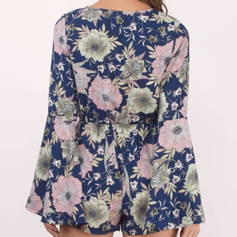 ❗BOGO❗Tobi Britt Floral Front Tie Long Bell Sleeves - Picture 4 of 4